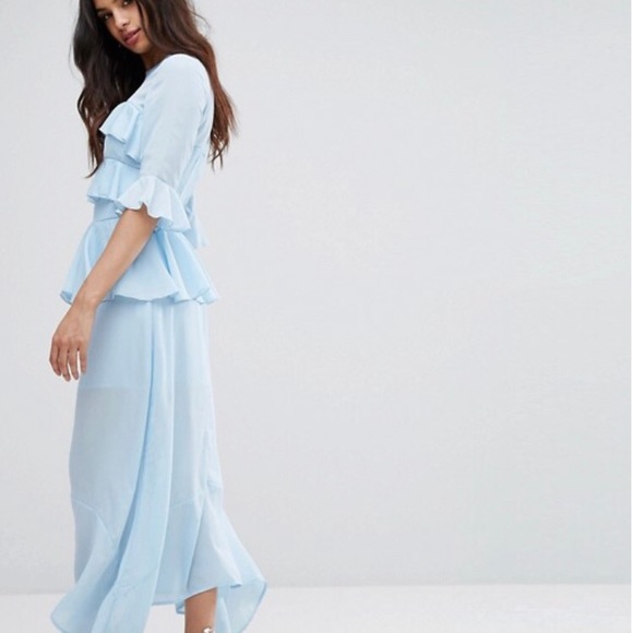 Prettylittlething ruffled maxi dress 🦋 - Picture 3 of 6